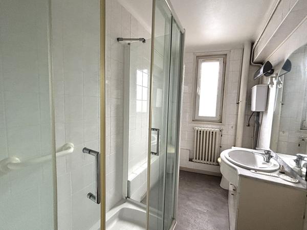 Appartement à vendre à VANNES centre 3 pièces, immeuble ancien en pierre