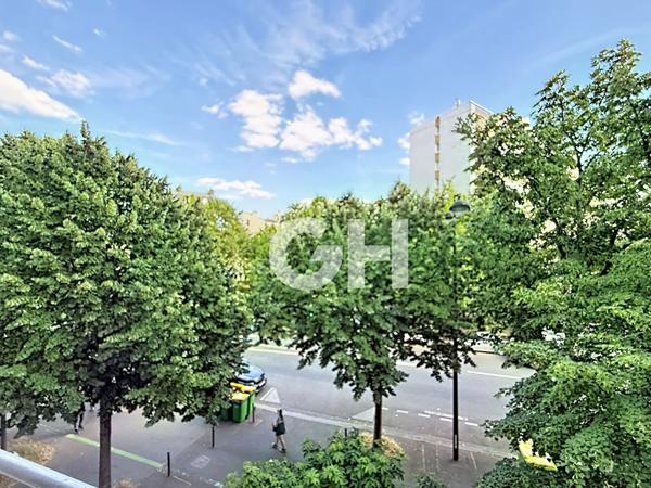 PROXIMITÉ NATION : 3 PIÈCES TRAVERSANT AVEC BALCON ET VUE DÉGAGÉE