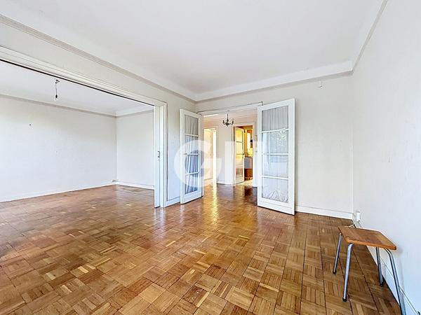 PROXIMITÉ NATION : 3 PIÈCES TRAVERSANT AVEC BALCON ET VUE DÉGAGÉE