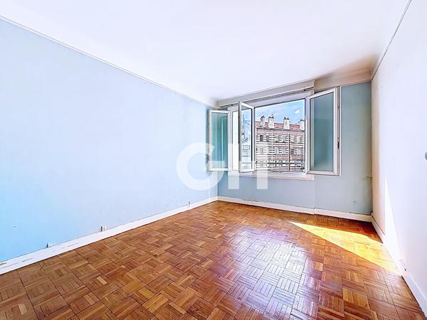 PROXIMITÉ NATION : 3 PIÈCES TRAVERSANT AVEC BALCON ET VUE DÉGAGÉE