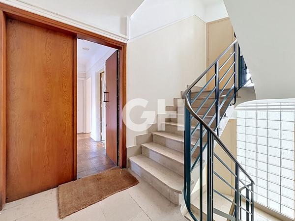 PROXIMITÉ NATION : 3 PIÈCES TRAVERSANT AVEC BALCON ET VUE DÉGAGÉE