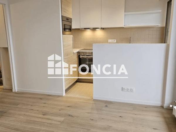 Location Studio 23.7 m² - 33 RUE CARTAULT Puteaux 92800