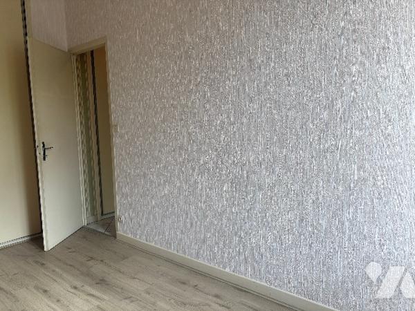 Immeuble en centre ville de Casteljaloux composé de 3 logements, avec cave, garage et jardin !