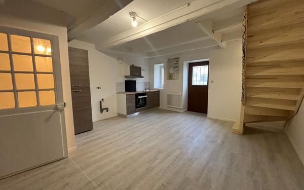 Maison à louer    2 pièces •  Croutelle