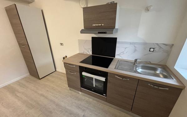 Maison à louer    2 pièces •  Croutelle