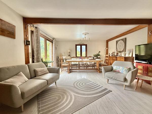 Spacieuse maison avec piscine et vue imprenable sur château de Montségur