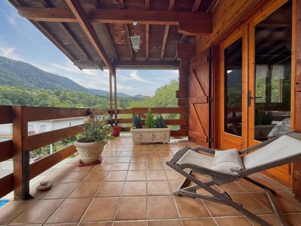 Spacieuse maison avec piscine et vue imprenable sur château de Montségur