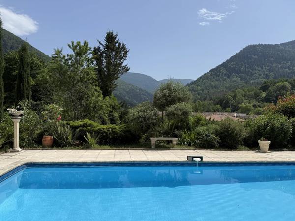Spacieuse maison avec piscine et vue imprenable sur château de Montségur