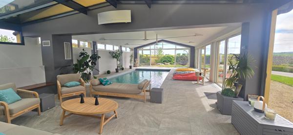 Superbe maison d'architecte avec piscine intérieure