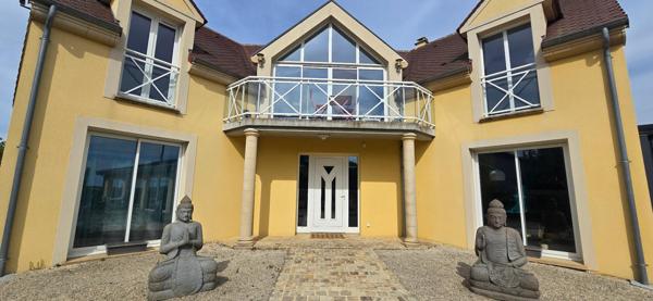 Superbe maison d'architecte avec piscine intérieure