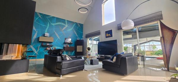 Superbe maison d'architecte avec piscine intérieure