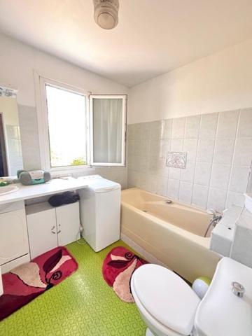 Maison à Rénover quartier hôpital, commerces à pied