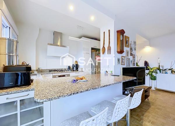 Un dernier étage baigné de lumière avec 25 m² de véranda et une terrasse exceptionnelle de 92 m².