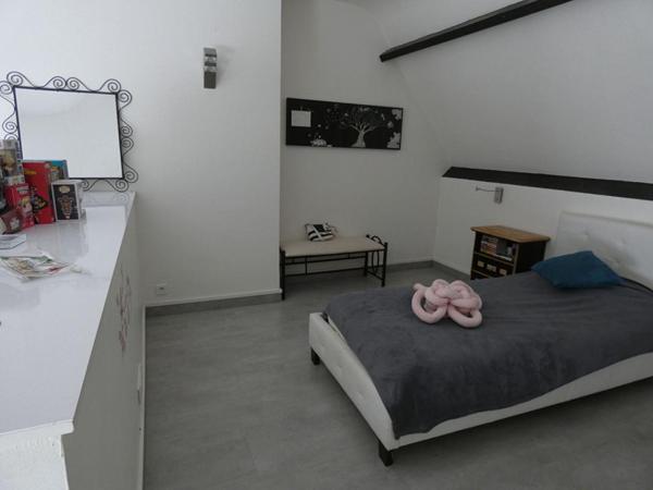 Maison familiale 5 chambres + sous sol total