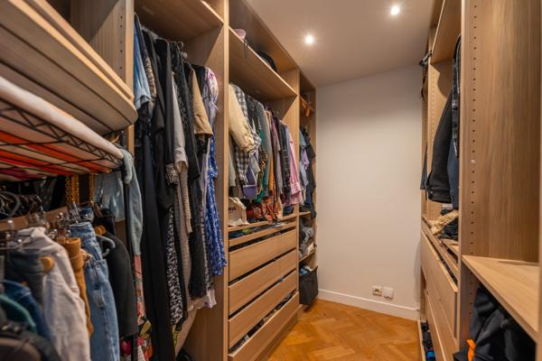 Appartement
         4 pièces
        - 97 m² Exclusivité 820 000 € *