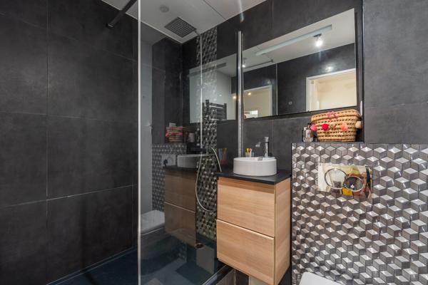 Appartement
         4 pièces
        - 97 m² Exclusivité 820 000 € *