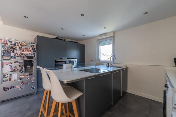 Appartement
         4 pièces
        - 97 m² Exclusivité 820 000 € *