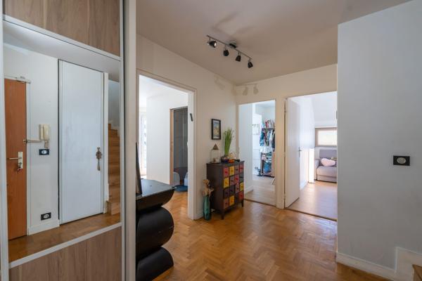 Appartement
         4 pièces
        - 97 m² Exclusivité 820 000 € *