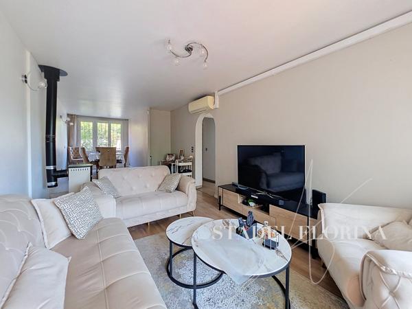 Maison
         5 pièces
        - 120 m² Exclusivité 630 000 € *