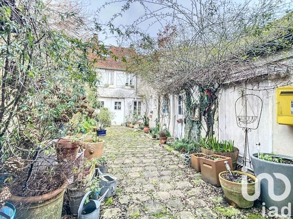 Maison 7 pièces de 244 m² à Guignes (77390)