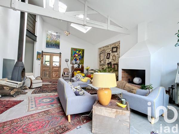 Maison 7 pièces de 244 m² à Guignes (77390)