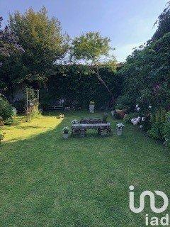 Maison 7 pièces de 244 m² à Guignes (77390)