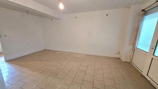 Immeuble sur deux niveaux comprenant studio et T2 Pour 76 m² habitables