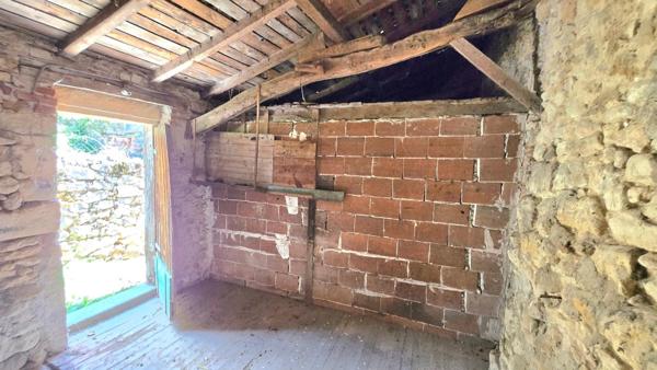 Immeuble sur deux niveaux comprenant studio et T2 Pour 76 m² habitables