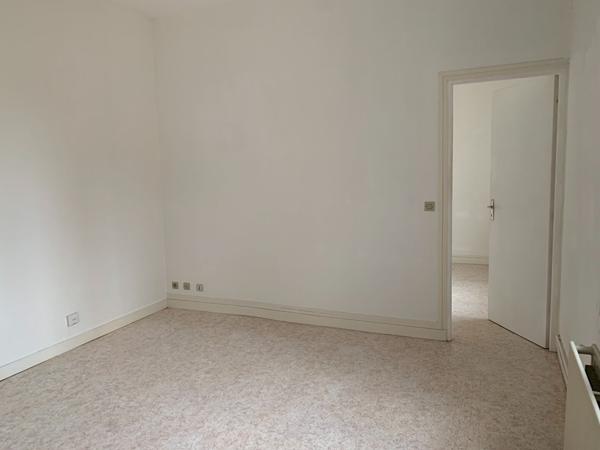 Appartement Reims 157 rue de Courcelles (2ème droit s/cour) - 2 pièce(s) 45 m2