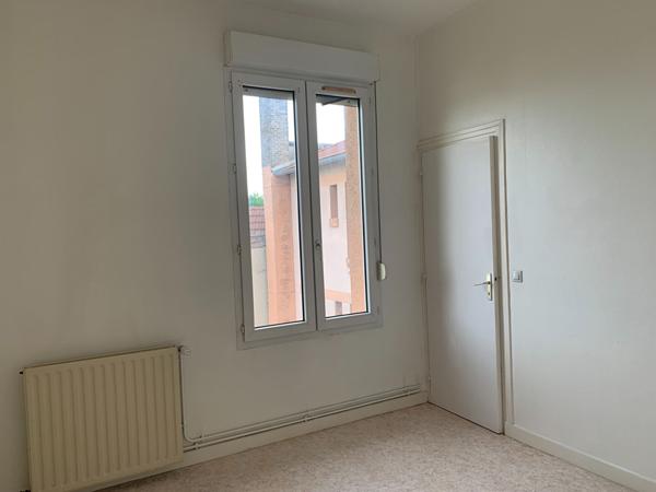 Appartement Reims 157 rue de Courcelles (2ème droit s/cour) - 2 pièce(s) 45 m2