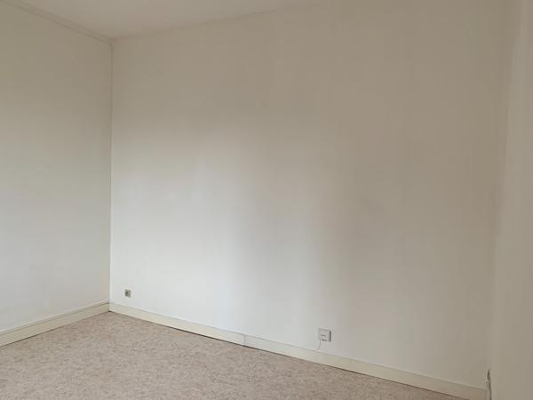 Appartement Reims 157 rue de Courcelles (2ème droit s/cour) - 2 pièce(s) 45 m2
