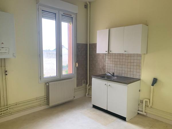 Appartement Reims 157 rue de Courcelles (2ème droit s/cour) - 2 pièce(s) 45 m2