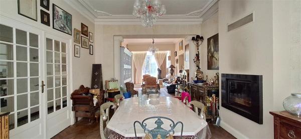 Grande maison de ville en pierre, emplacement privilégié offrant un fantastique potentiel pour une chambre d'hôtes