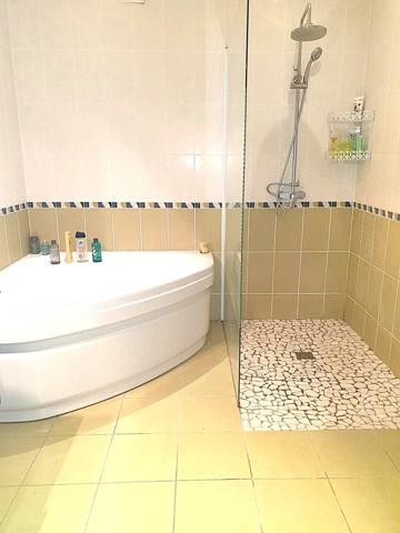 Maison 181 m² – Barbezieux (16) – 4/5 chambres, terrain 3 300 m², 2 garages