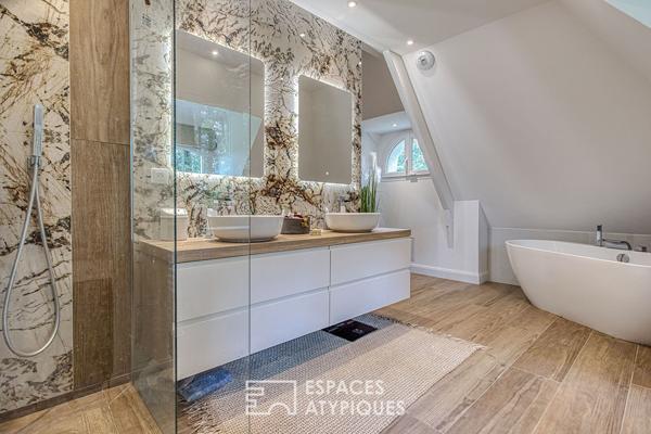 Chaumière contemporaine avec piscine