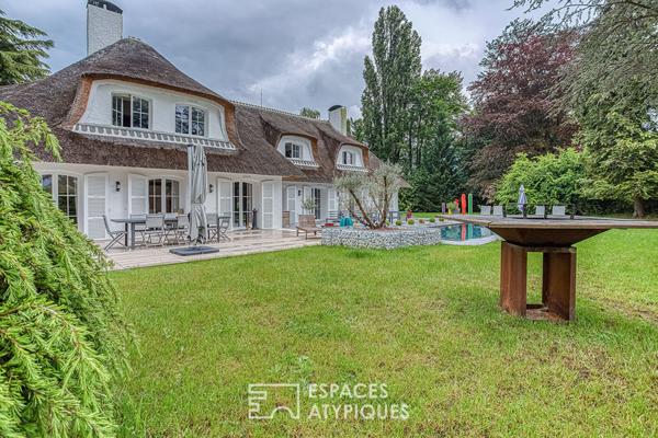 Chaumière contemporaine avec piscine