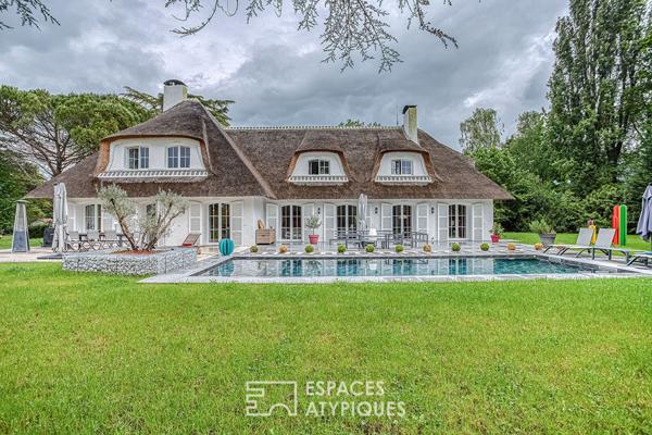 Chaumière contemporaine avec piscine
