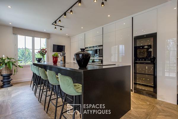 Chaumière contemporaine avec piscine