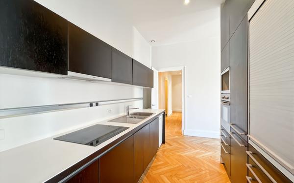 Appartement à vendre    4 pièces • 132,25 m2 Lyon 6