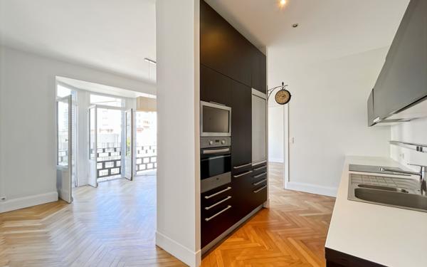 Appartement à vendre    4 pièces • 132,25 m2 Lyon 6