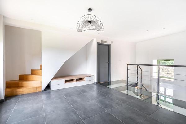 Maison de village de 122m² habitables et à la rénovation de qualité au coeur de Lucenay