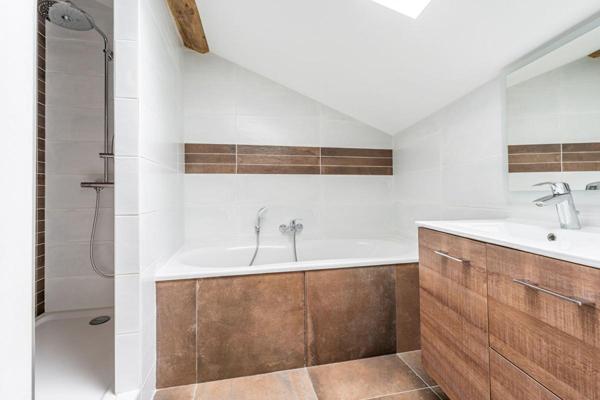 Maison de village de 122m² habitables et à la rénovation de qualité au coeur de Lucenay