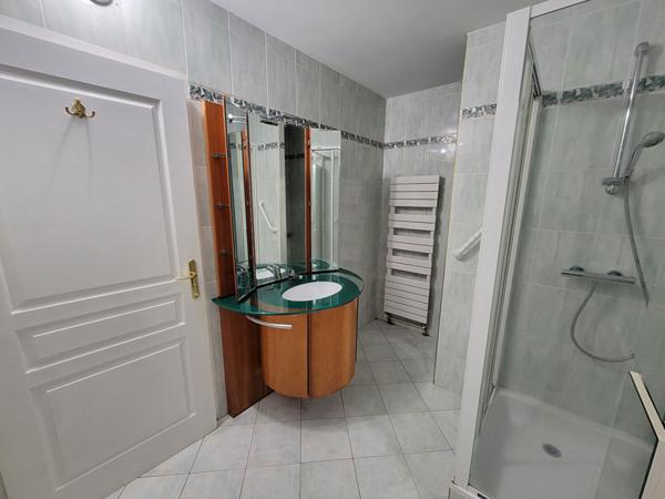 PAU TRESPOEY - Appartement T4/5 de 105 m2 terrasse 62m² garage sous-sol et parking extérieur