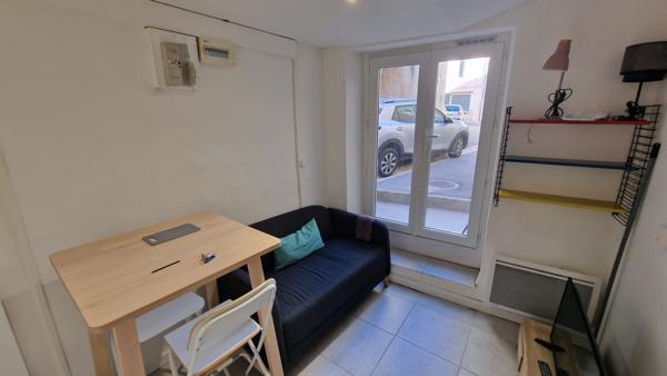 Studio situé sur la commune de CADOLIVE (13950)