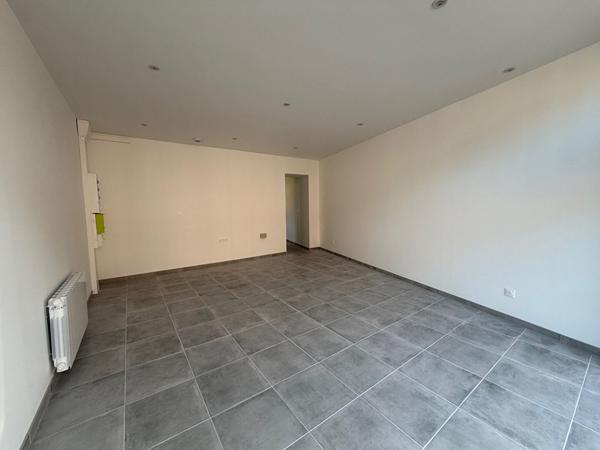 Local commercial refait à neuf - SAINT PIERRE DES FLEURS