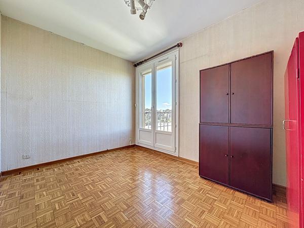 À vendre : Appartement 4 pièces avec vue dégagée à Marseille 13013  - Les Olives place de parking privée, cave