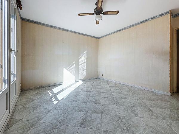 À vendre : Appartement 4 pièces avec vue dégagée à Marseille 13013  - Les Olives place de parking privée, cave