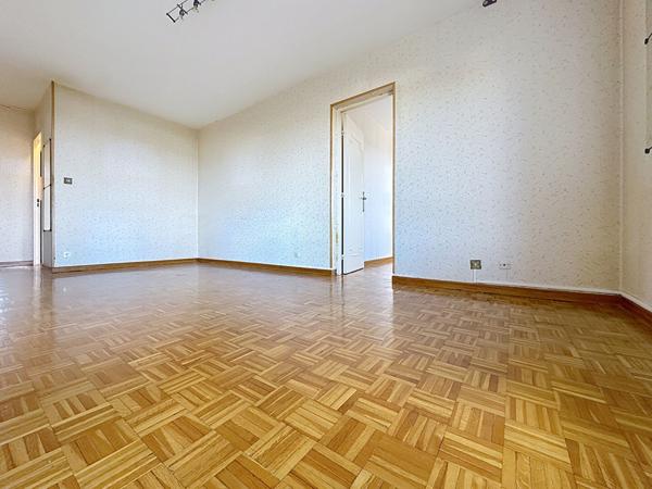 À vendre : Appartement 4 pièces avec vue dégagée à Marseille 13013  - Les Olives place de parking privée, cave