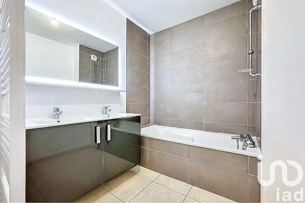 Appartement 3 pièces de 66 m² à Sathonay-Camp (69580)