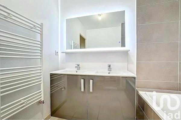 Appartement 3 pièces de 66 m² à Sathonay-Camp (69580)